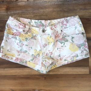 ✨5 for $25✨ White Pastel Pink Floral Shorts Sz 7